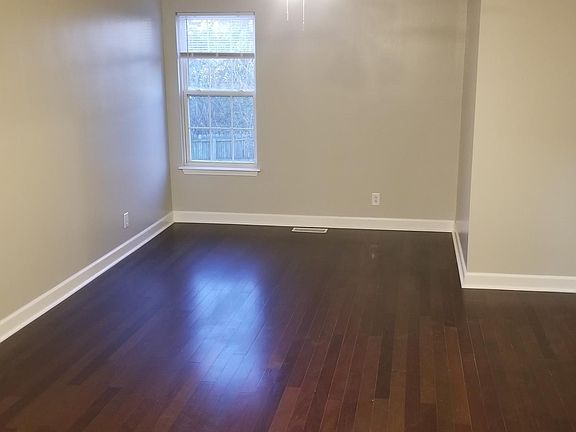 3rd image of 952 Van Buren Ave