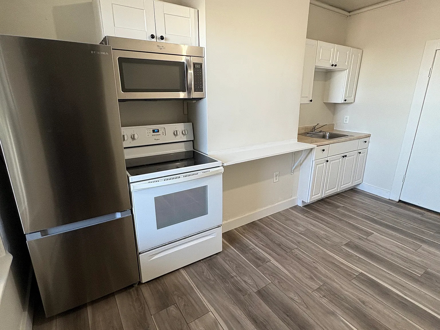 3 bed, 9999 sqft, $2,850 — Photo 2