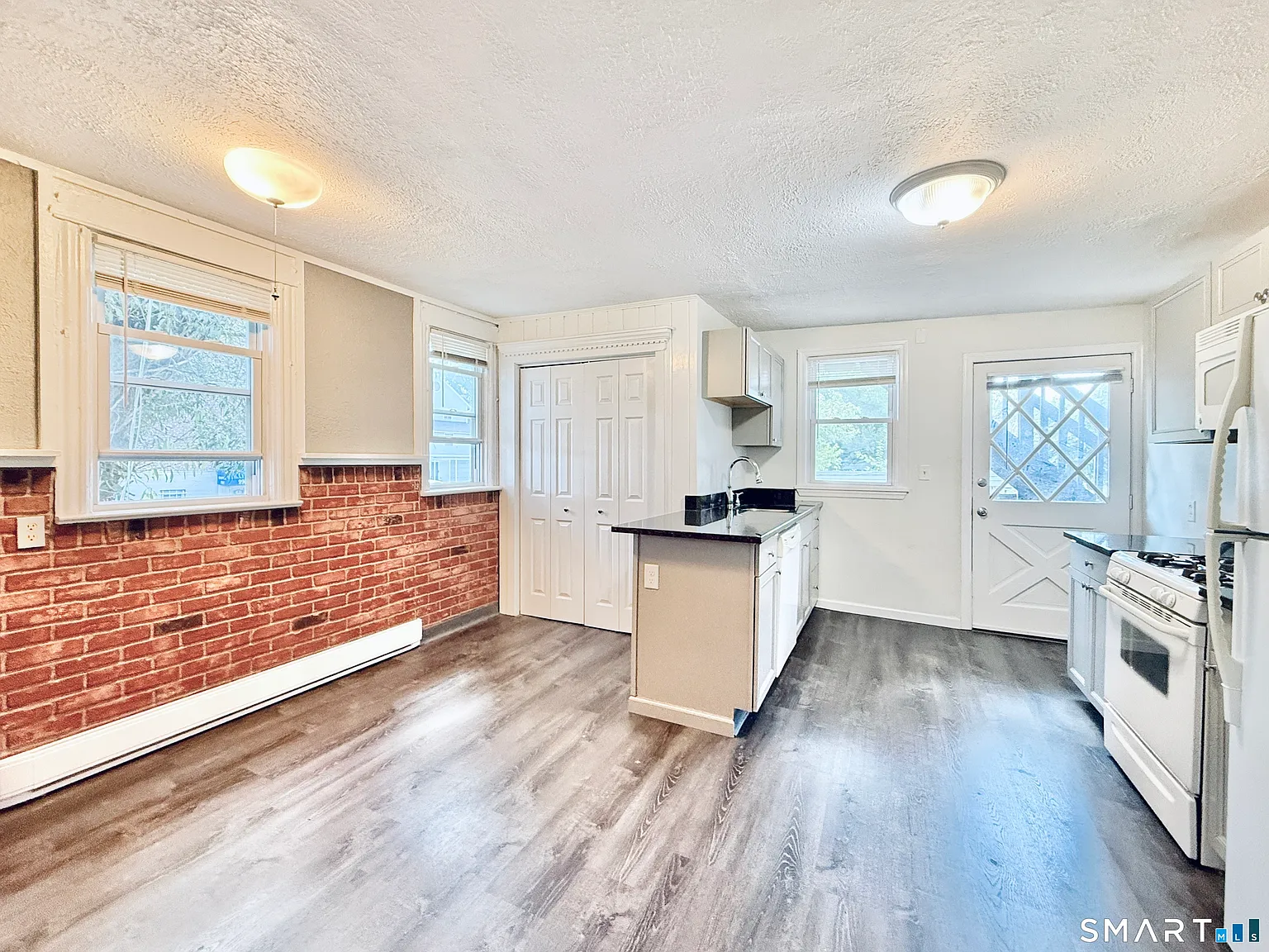 2 bed, 1.0 bath, 2168 sqft, $2,900 — Photo 4