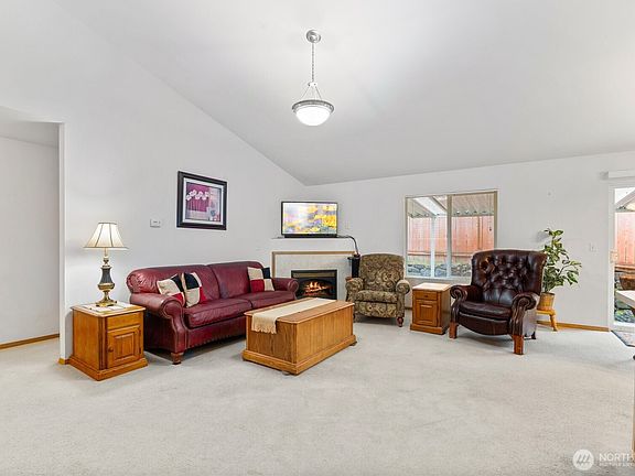 4th image of 5710 Gateway Lane NE