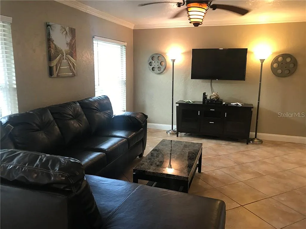 3 bed, 2.0 bath, 1534 sqft, $7,000 — Photo 3