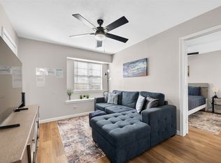 1712 Crest Point Dr, Arlington, TX 76012