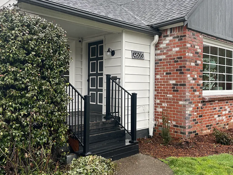 4603 NE Irving St — Photo 2