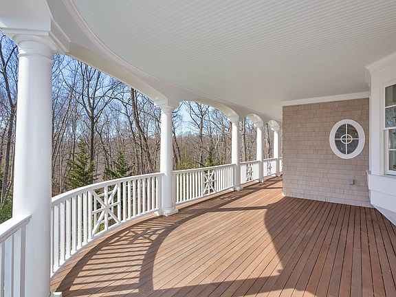 3rd image of 4 Sagamore Hill Road