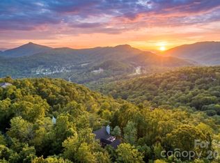 569 Shelter Rock Cir, Sugar Mountain, NC 28604