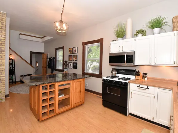 2597 North Oakland AVENUE, Milwaukee, WI 53211