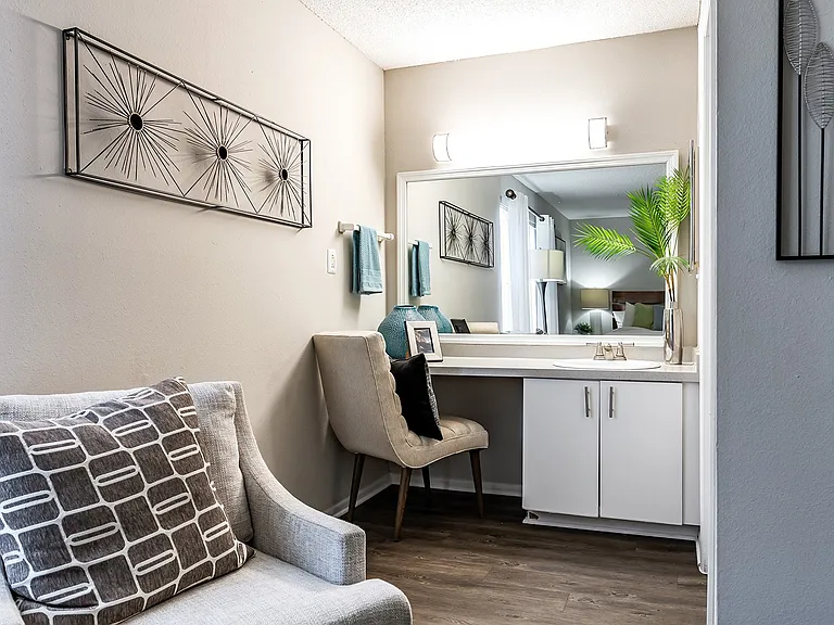 L'Estancia Apartment Homes — Photo 14