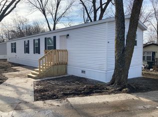 807 SE Ridgeview Dr, Topeka, KS 66609