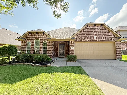 4303 Oak Bluff Dr Photo 1