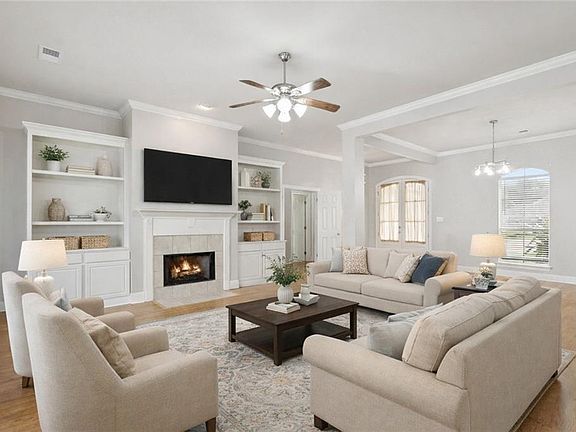 3rd image of 669 Lake Iberville Ct