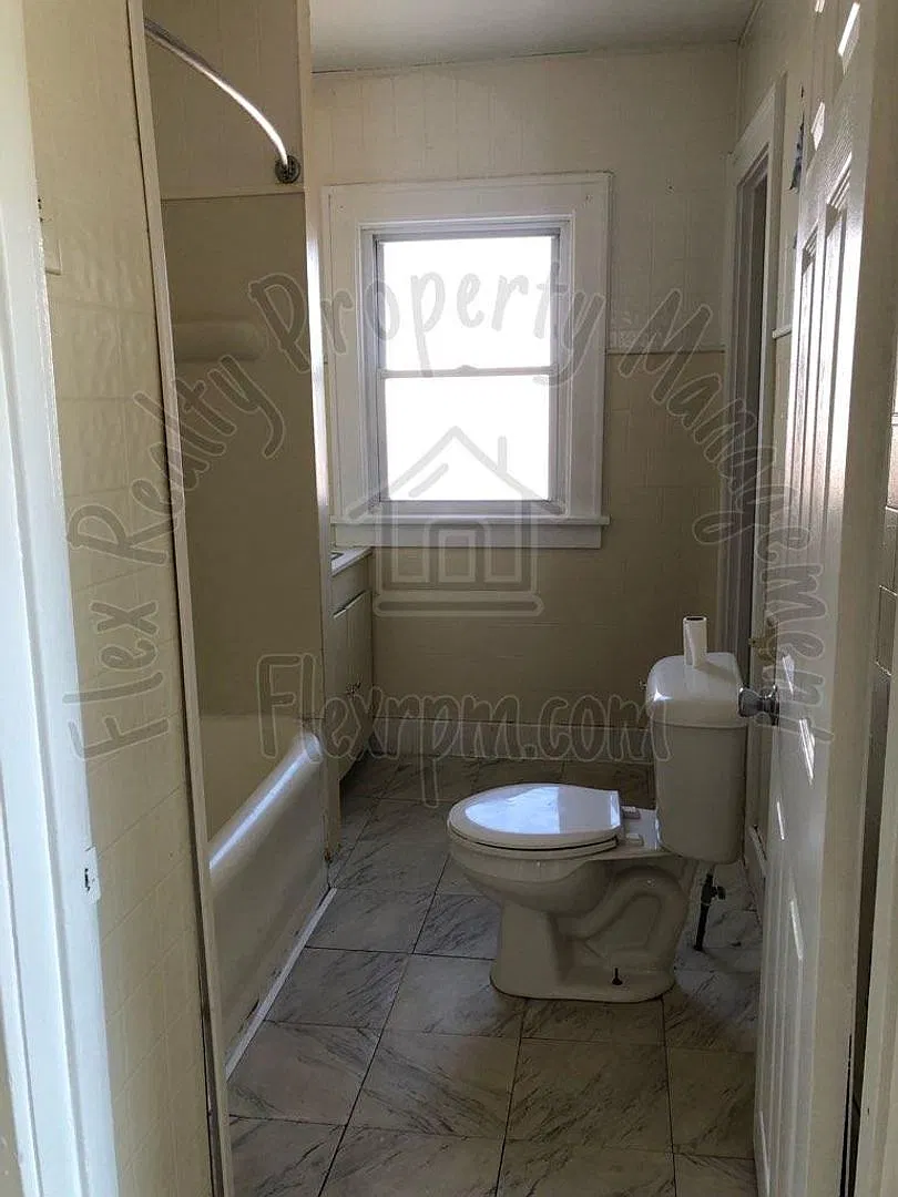 House for rent near the campus of UT — Photo 3