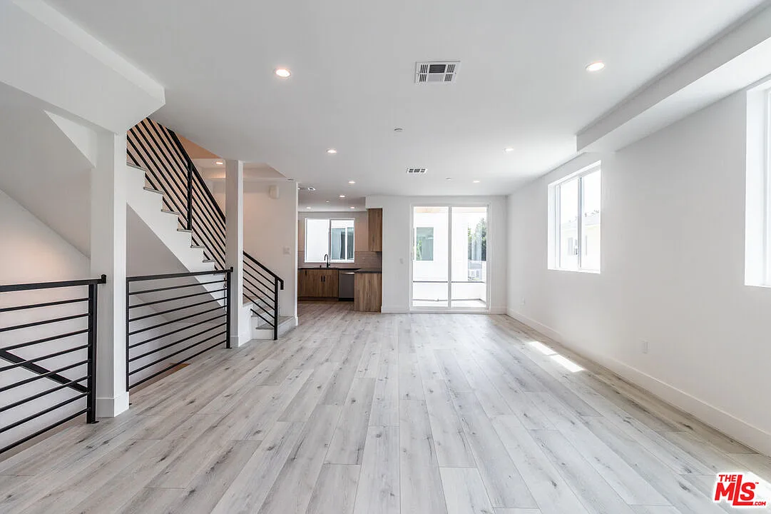 3 bed, 3.0 bath, 1800 sqft, $6,495 — Photo 1
