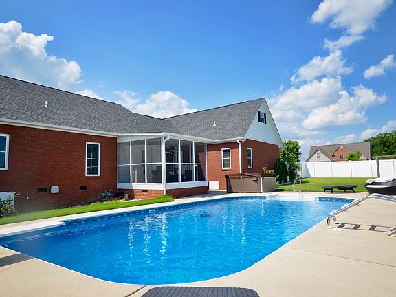 4th image of 1709 Churchill Cir SE