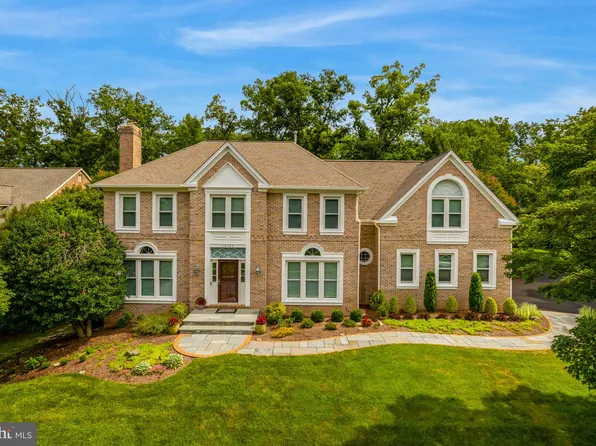 12722 Pond Crest Ln, Herndon, VA 20171