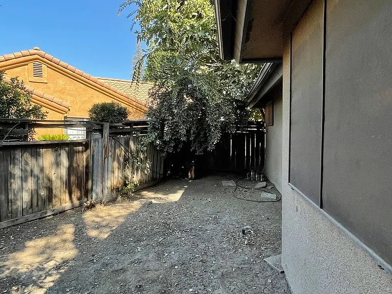 605 E Babcock Ave — Photo 16