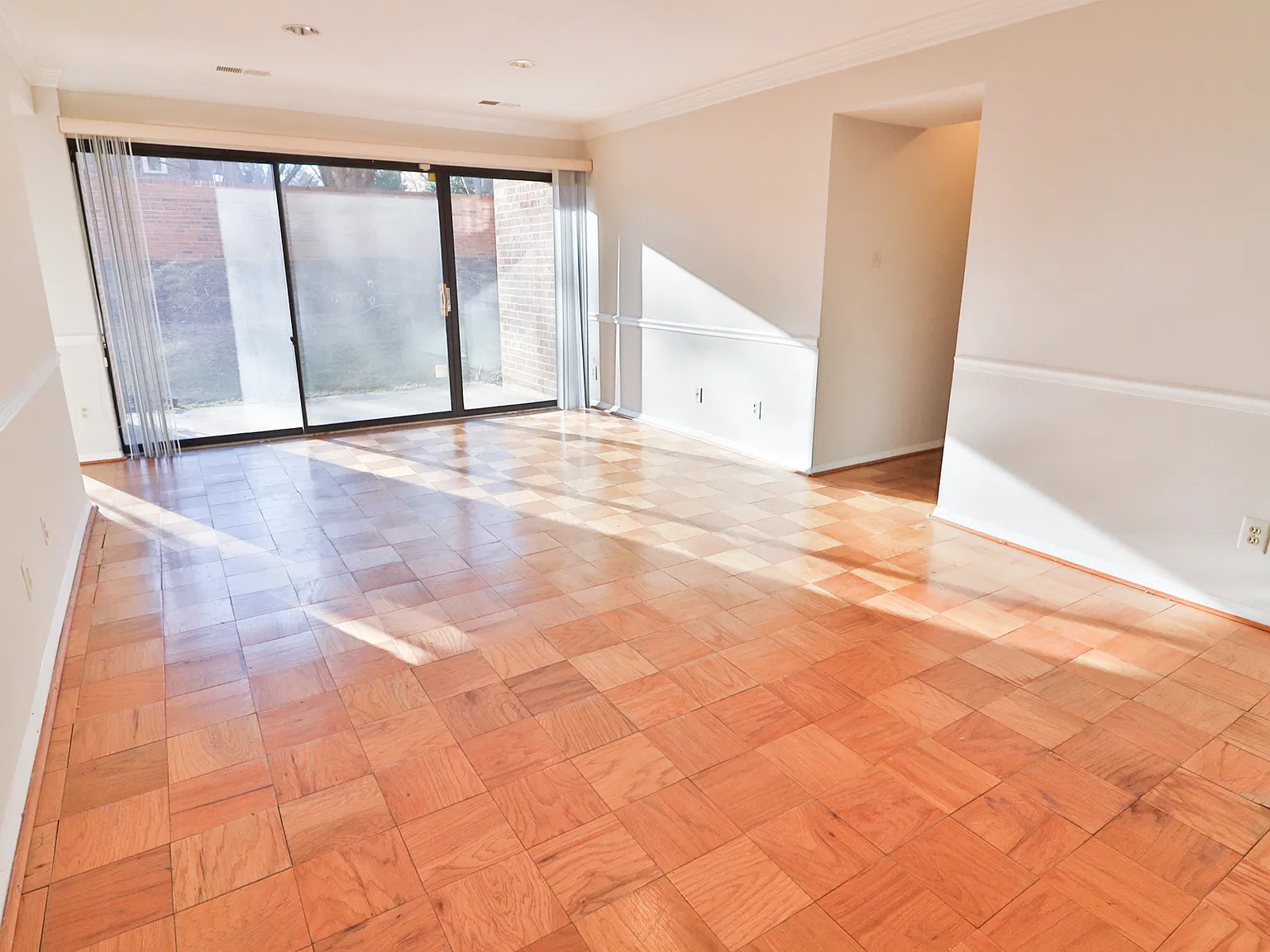 11415 Commonwealth Dr — Photo 3