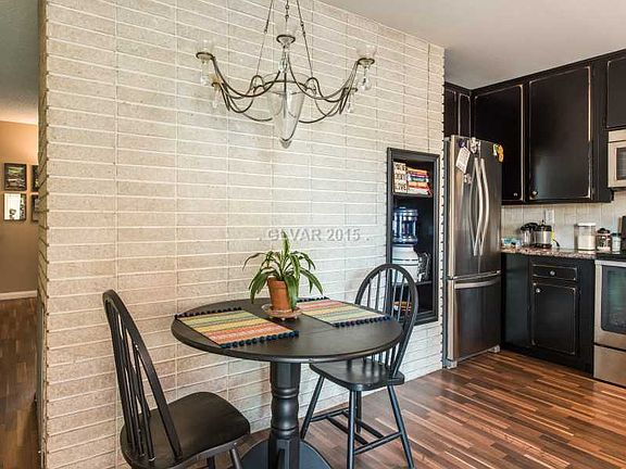 5th image of 660 Greenbriar Townhouse Way