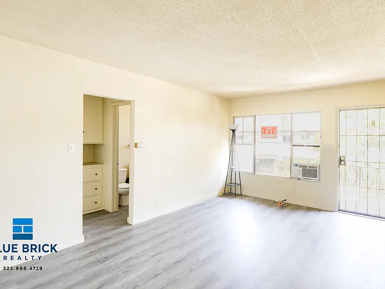1055 N El Centro Ave #8 — Photo 6