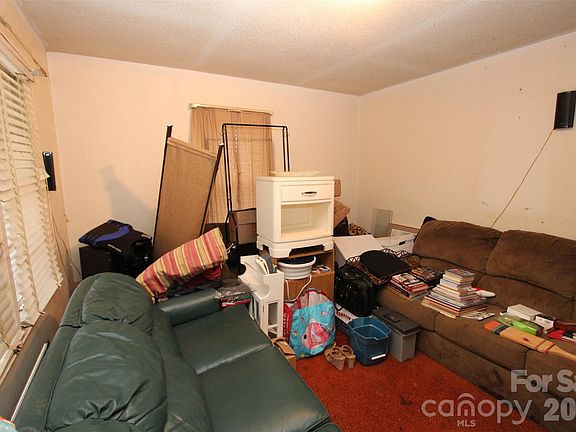 5th image of 503 Graham St