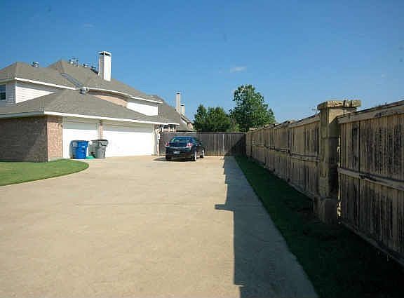 4th image of 1100 Salado Dr