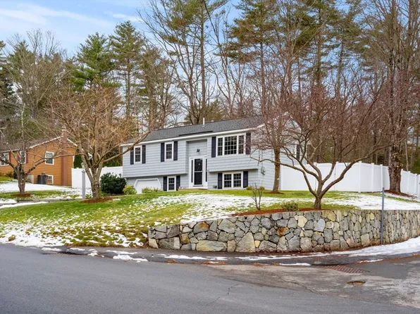 87 Ash St, Townsend, MA 01469