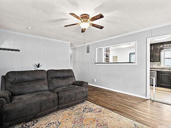 4th image of 6105 Everett Ave