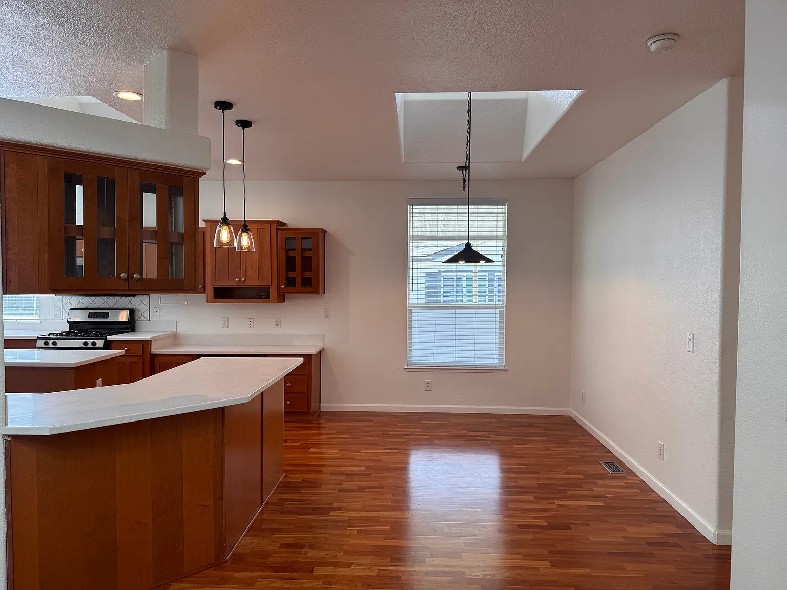 3 bed, 1651 sqft, $4,600 — Photo 4