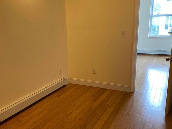 5th image of 212 Maverick St APT 3