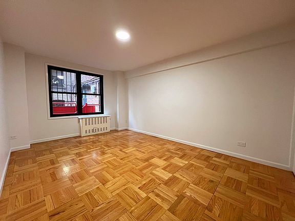 2nd image of 2835 Webb Ave APT 2B