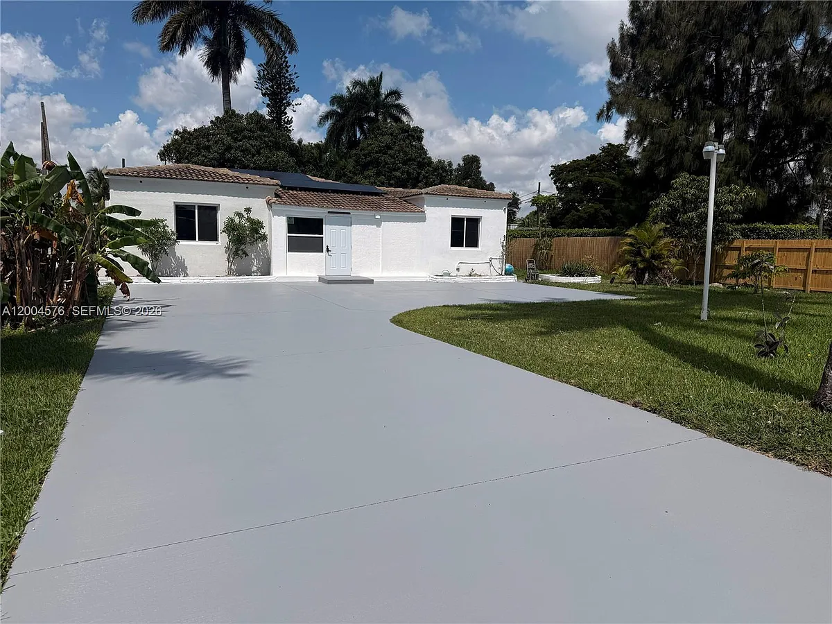 Building Photo - 14240 S Biscayne River Rd #1