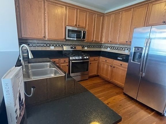 3rd image of 1600 S Prairie Ave #9B