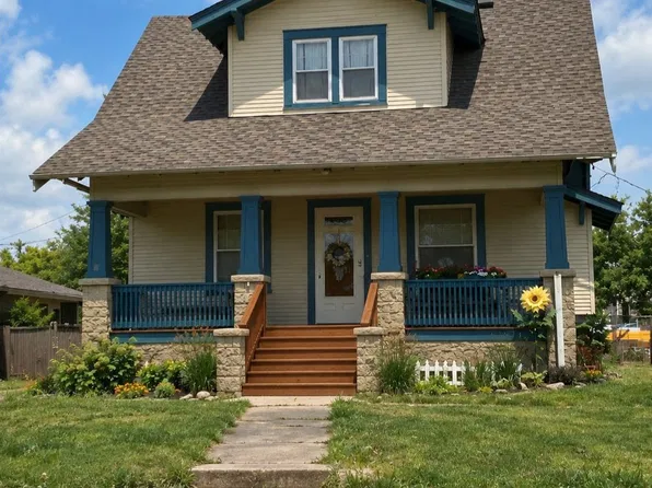 107 E 4th St, Paxton, NE 69155