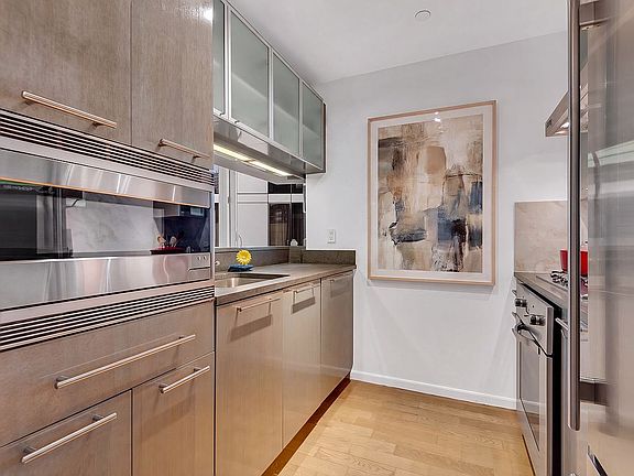 3rd image of 200 Chambers St APT 3T
