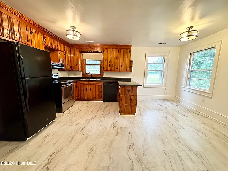 395 State Highway 343 N — Photo 10