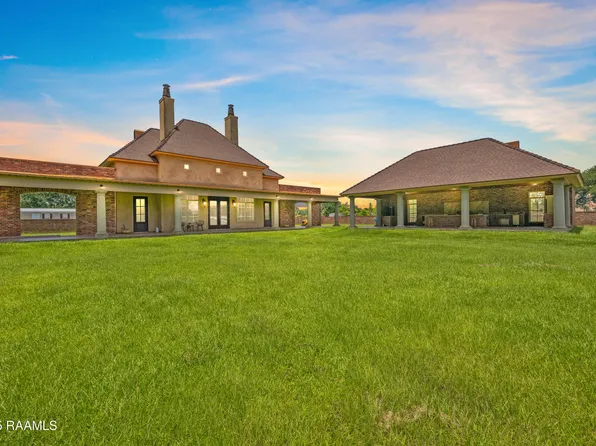 1042 Fontelieu Rd, Saint Martinville, LA 70582