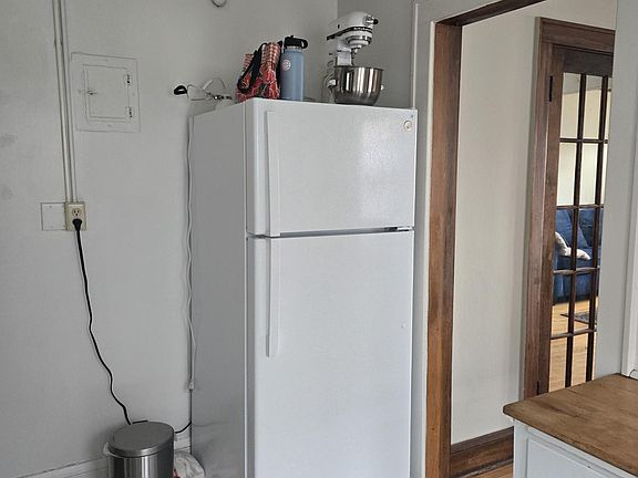 5th image of 486 Hamline Ave S #8