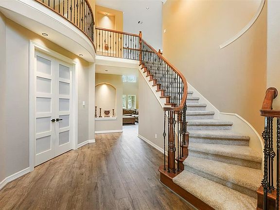 3rd image of 2301 Shady Cove Ct