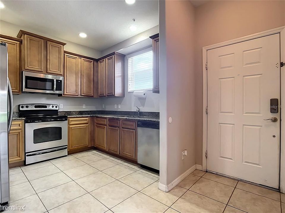 1st image of 1162R Priory Cir