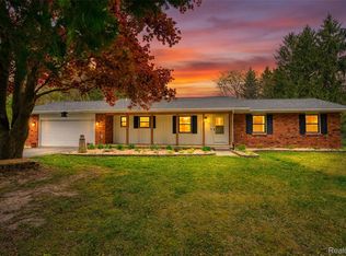 8077 Hunter Rd, Bath, MI 48808