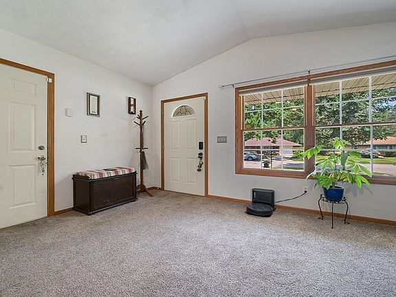 3rd image of 2208 Midway Dr