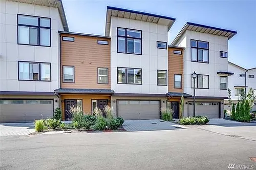 302 Chelan Ave NE Photo 1