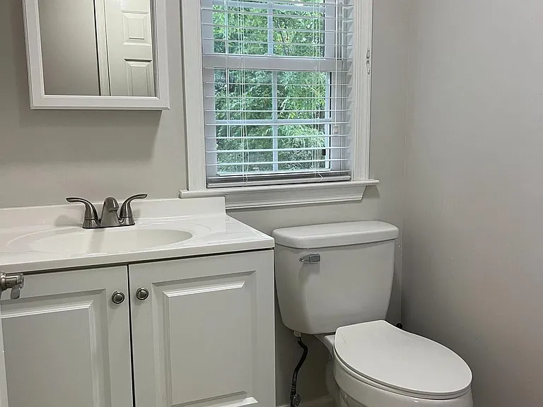 39 Van Leer Ave — Photo 23