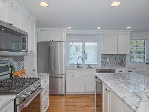 2nd image of 3825 Wickham Ave