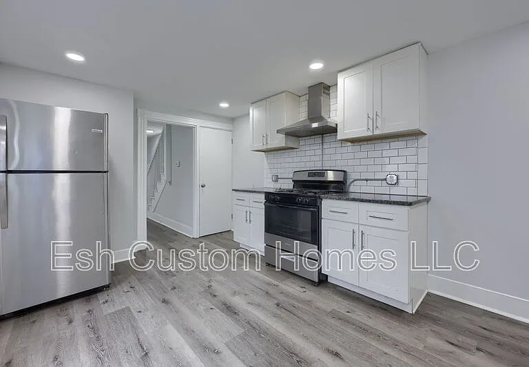 611 S Prince St — Photo 22