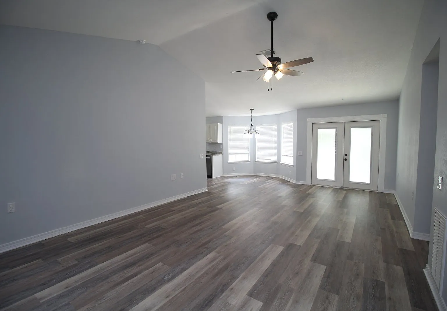 3 bed, 2.0 bath, 1380 sqft, $1,800 — Photo 2