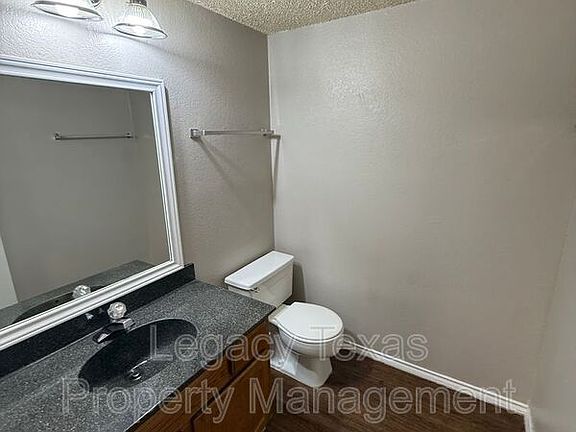 4th image of 1607D Sun Valley Dr