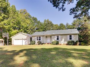 2455 Woodridge Dr, Asheboro, NC 27205