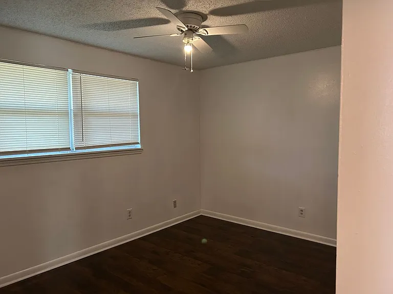 3914 Rodby Dr — Photo 9