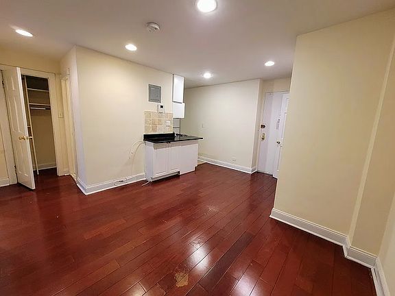 2nd image of 135 E 17th St #3V