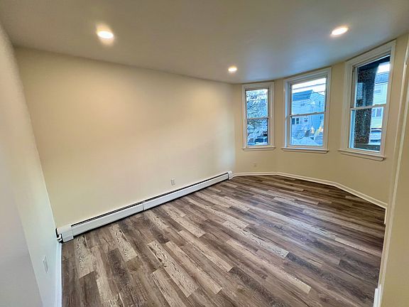 4th image of 25 E 51st St APT 1
